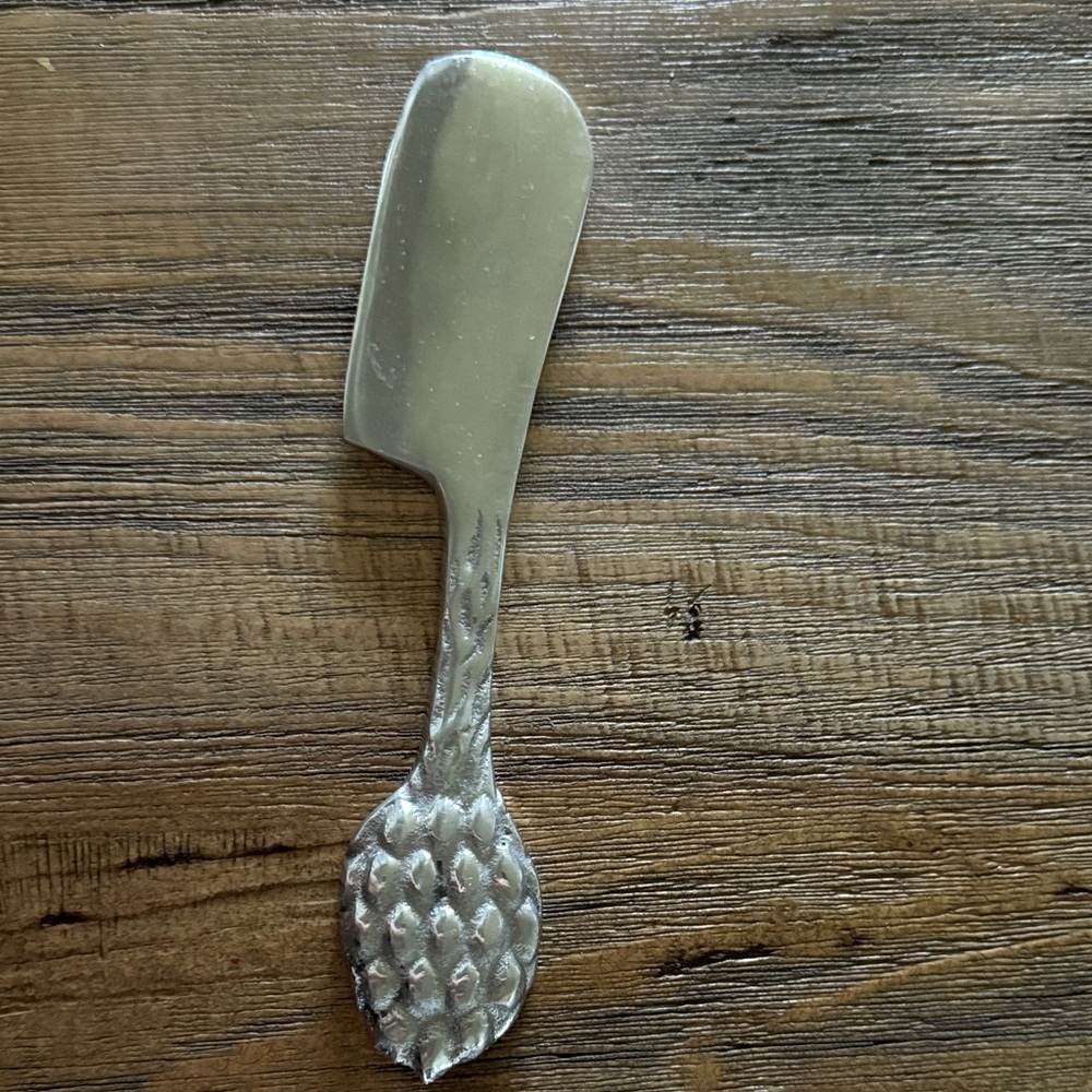 Silver artichoke Design spreading Butter Knife